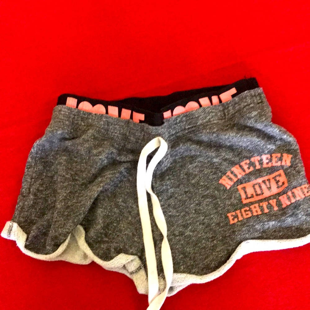 No boundaries grey shorts (M)